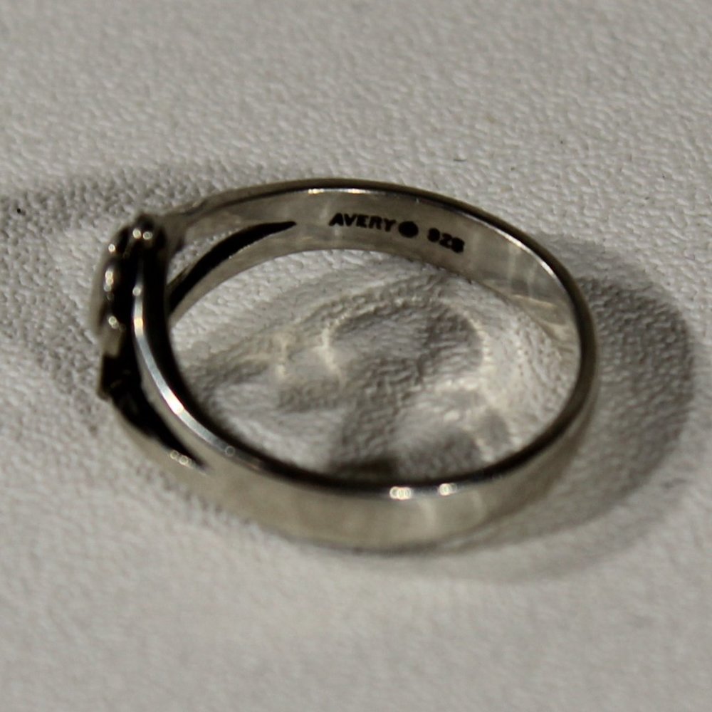 James Avery Retired Heart and Cross Ring - Picture 5 of 6